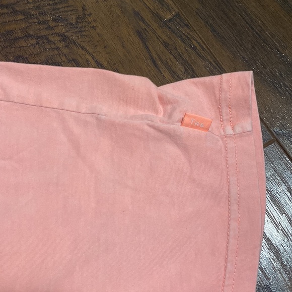 Selling this pink Aritzia TNA long sleeve shirt, in a size medium. - Picture 4 of 4